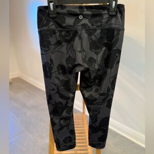 Lululemon Black Floral Capri Leggings, Size 4